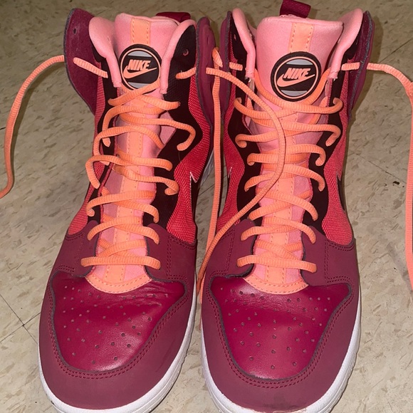 Some red and kinda orange shoes they are a size 8.5 - Picture 1 of 3